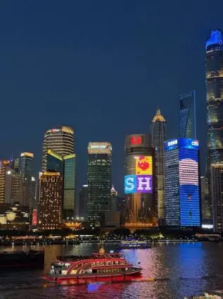 外滩告白翻车现场我见太多了 位置选错直接社死